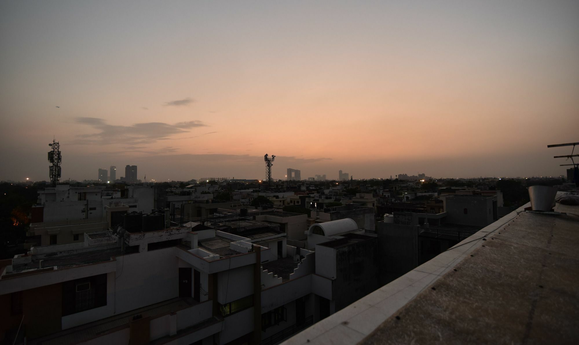 Hotel Treebo Trend The G8 Sector 39 Noida Exterior foto